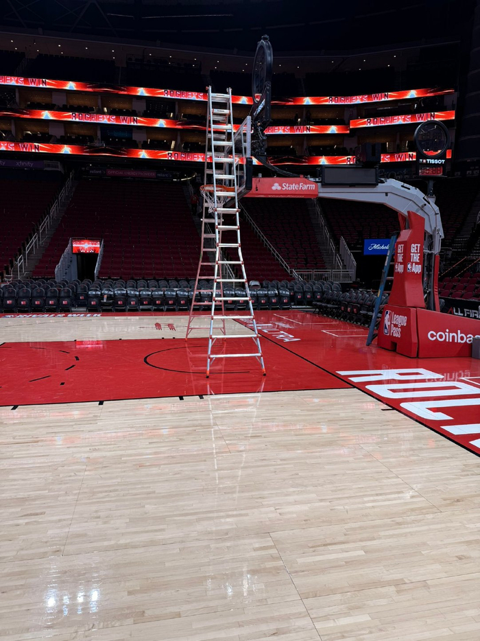 电竞世界杯竞猜-杜兰特调侃篮筐歪斜，笑称队友赛前挂筐不专业|凯文·杜兰特|火箭|马刺|运动员发声|休斯敦火箭队_新浪体育_新浪新闻